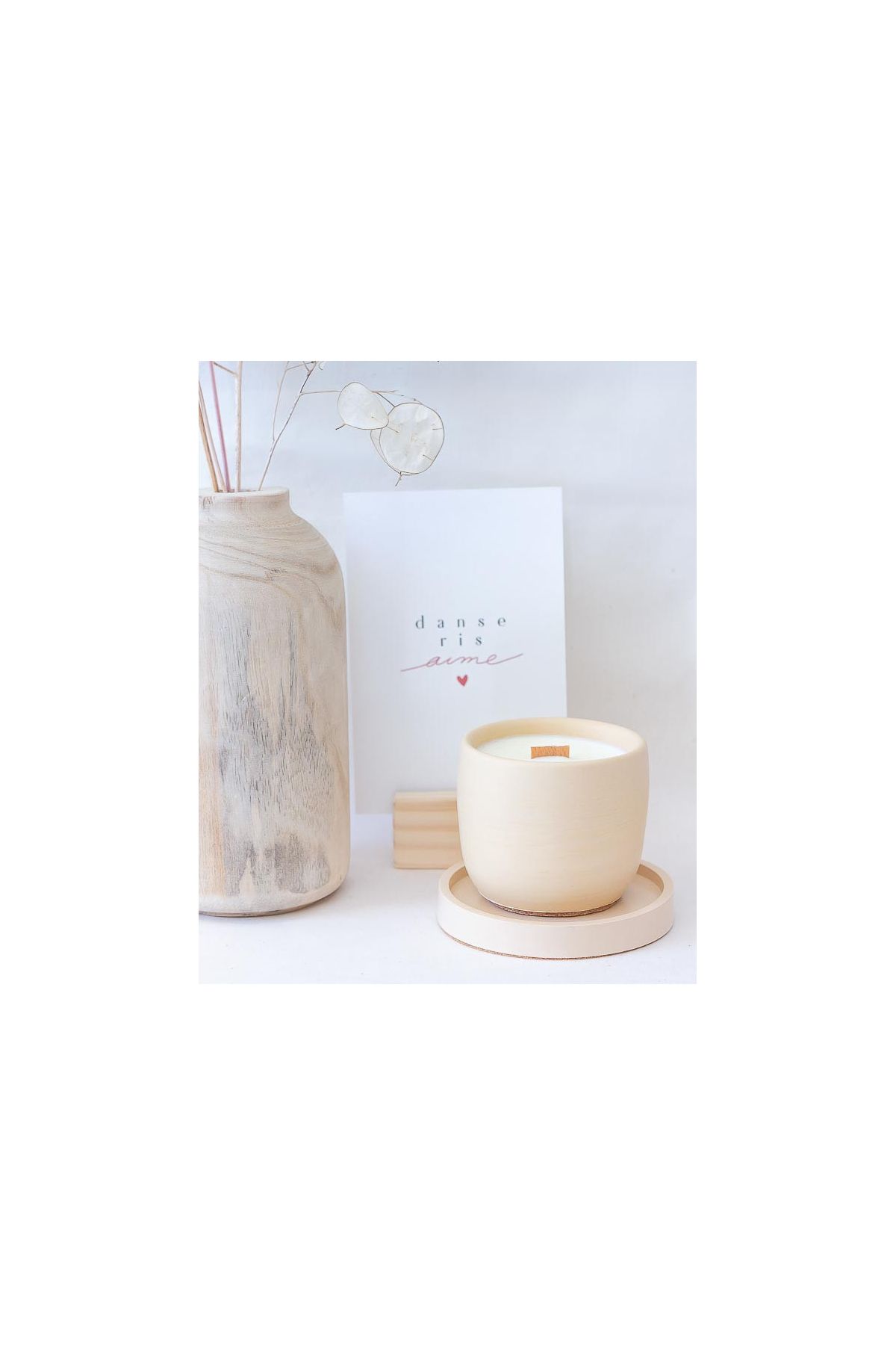 Handmade monoi scented candle