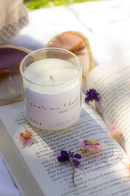 Candle: nap on the grass