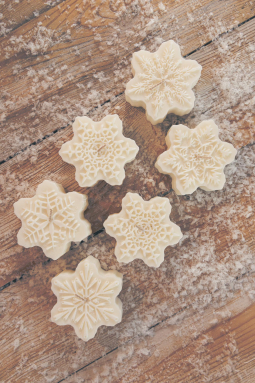 Decorative snowflake candle
